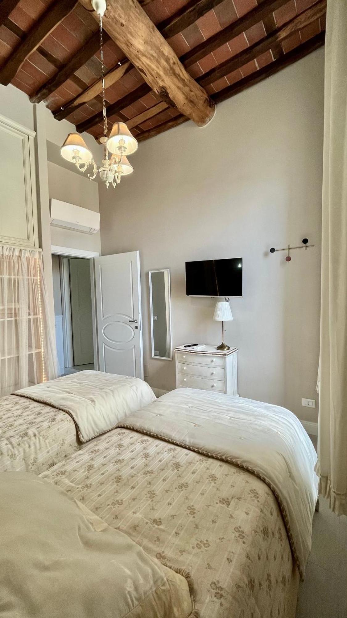 Belvedere Luxury Apartment, View On The Lucca Walls Exterior foto